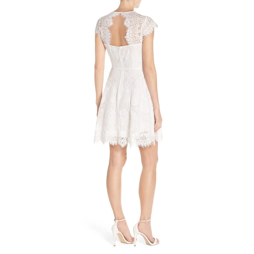 NEW BB Dakota Rhianna Illusion Yoke Lace Dress 8 - Picture 3 of 8
